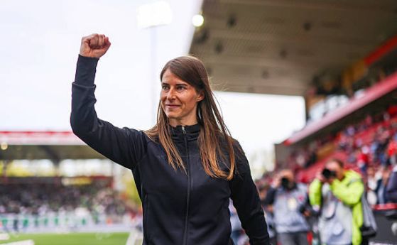 Германският футболен съюз осъди расистки коментари срещу треньорка