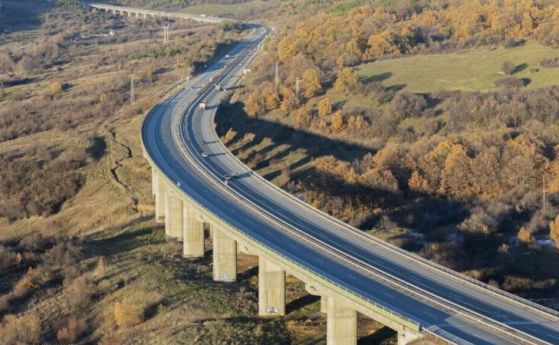 Ограничено е движението в платното за София в участък от АМ ''Струма''