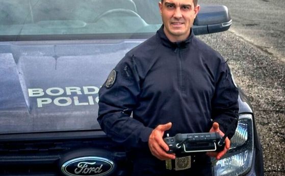 Ивелин Арабаджиев вадил един по един пътниците от преобърналия се украински автобус