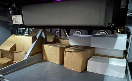 БАБХ иззе 1,3 тона сирене и кашкавал в пътнически автобус на Капитан Андреево