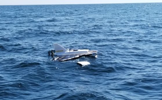 Двигател на ПВО ракета на плажа в Слънчев бряг, дрон в морето край Несебър