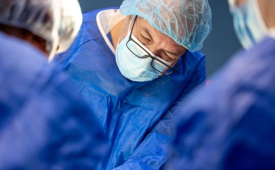 Две млади жени с рядко заболяване бяха спасени от столични лекари