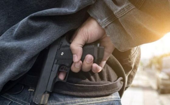 89-годишен мъж простреля петима души в Атина и избяга