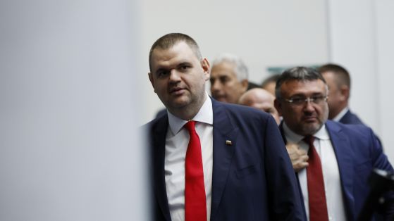 Пеевски отвръща на удара на ДБ: Иска комисия да разследва кръга ''Капитал''  и Прокопиев — OFFNews