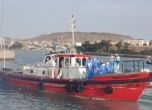 Лодка евакуира трима заразени