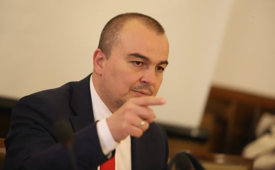 Кой е Пламен Абровски - изместил Явор Гечев в 5 без 5