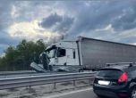 ТИР се вряза в мантинела на АМ ''Тракия'', има задръстване в района