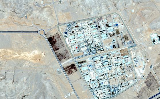 Иран заплаши с обогатяване на уран за военни цели при нова атака