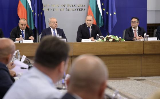 Радев: Няма да се месим на пазара с указване на цени и условия