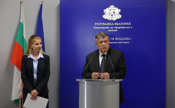 МОН: Отпада малкото пликче с името на ученика в матурите за 7. и 12. клас