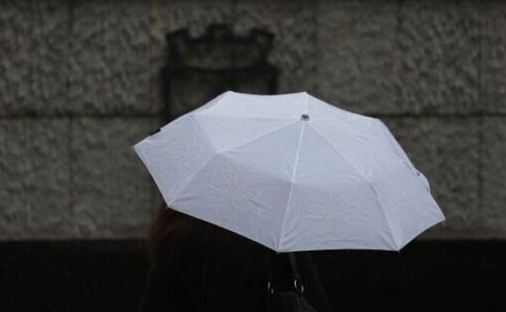 Лятото още чака: Дъжд и гръмотевици в цялата страна