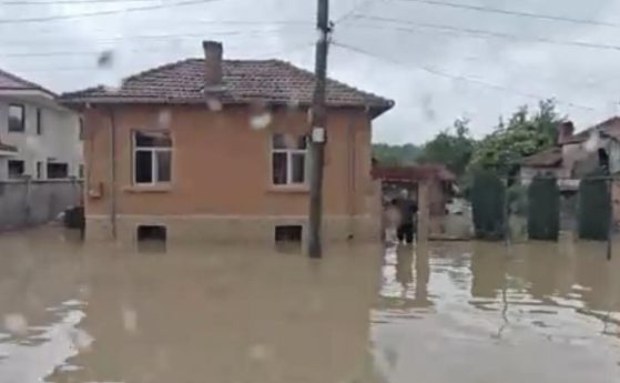 В Севлиево все още няма вода след потопа, бедственото положение остава