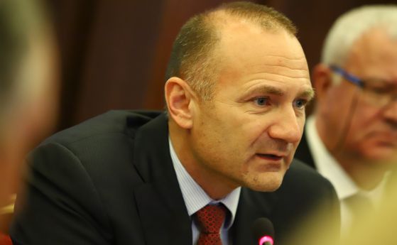 Радев връща Министър Боташ на сладка служба с висока заплата в ДКК
