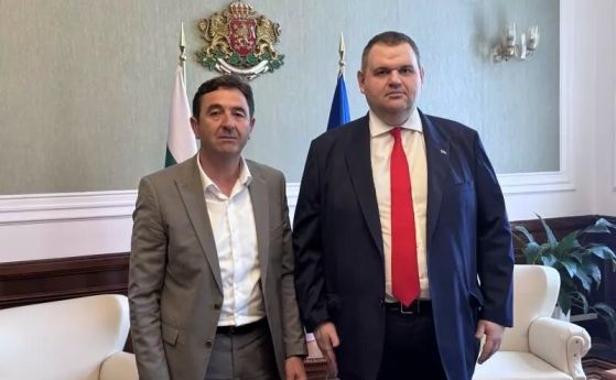 Делян Пеевски с кмета на Кирково Шинаси Сюлейман