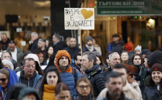 Много хора се събраха на предишния митинг пред Съдебната палата, за да подкрепят близките в търсенето на истината за Петрохан