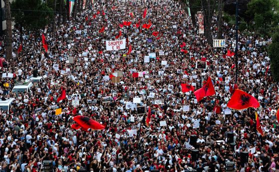 Протест с Тирана