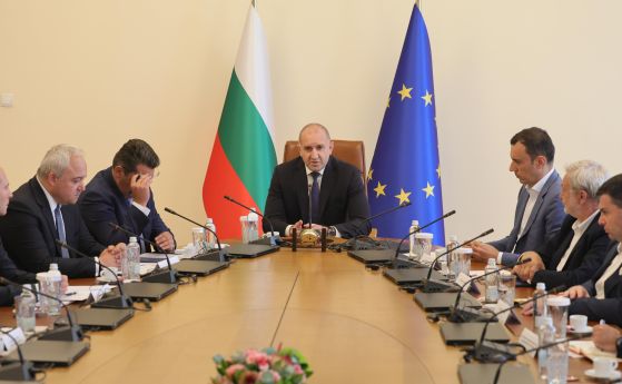 Политико: Кабинетът на Радев е приятелски настроен