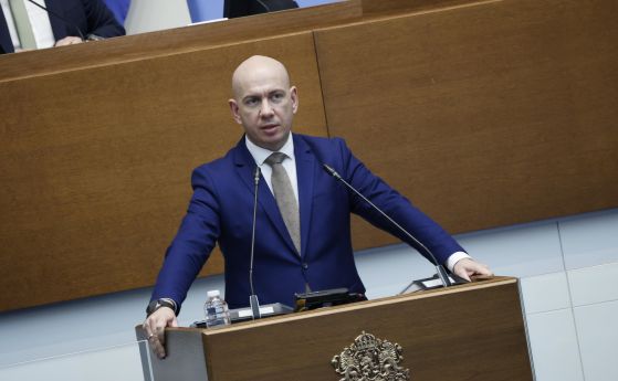 Ангел Георгиев на парламентарната трибуна - БГНЕС/Боян Топчийски