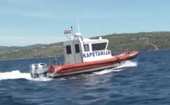 Катамаранът