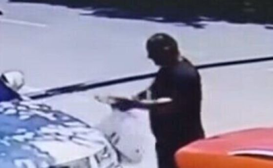 Стопкадър от палежа.