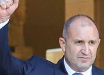 Мислехме, че юмрукът на Радев е срещу Пеевски и Борисов. Не, с тях той си живее добре. Юмрукът е срещу Европа.