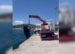 Българска кола падна в морето на пристанище край Кавала