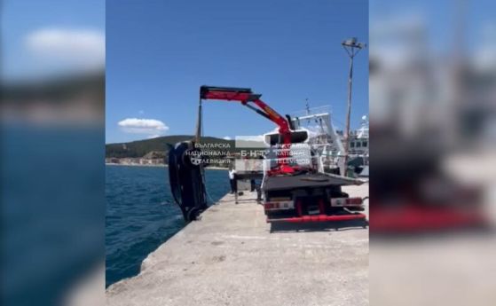 Българска кола падна в морето на пристанище край Кавала
