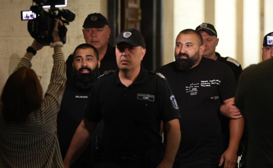 Апелативният съд остави двама от Калашниците в ареста