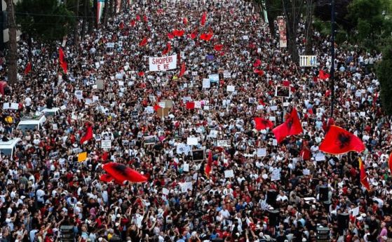 Протестът в Тирана. 