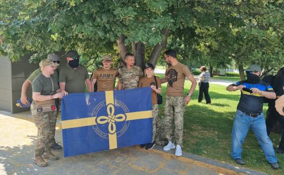 Руснаци даряват джипове на Украйна