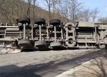 Турски ТИР се обърна в Прохода на Републиката и блокира движението
