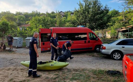 Откриха тялото на едно от децата в река Струма, продължават да издирват второто