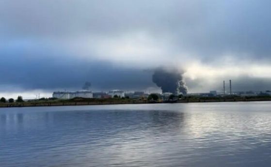 Пожар в нефтен терминал край Санкт Петербург