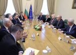 В срещата участваха вицепремиерът Гълъб Донев и временно изпълняващият длъжността посланик на САЩ в България Мартин Макдауъл. Пресцентър Министерски съвет