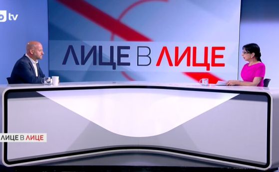 Радан Кънев подари празна чаша на шефа на новините в bTV в ефира на " Лице в лице"