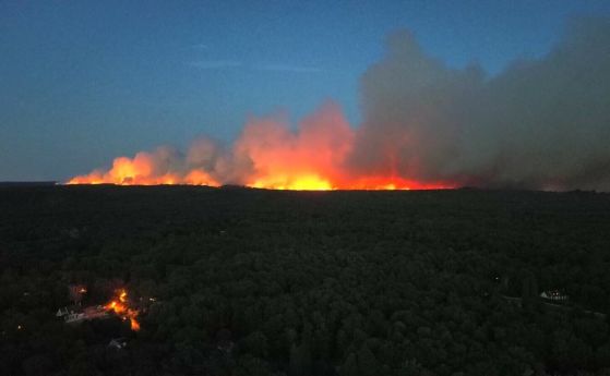 Огормен горски пожар край Париж предизвика транспортен хаос