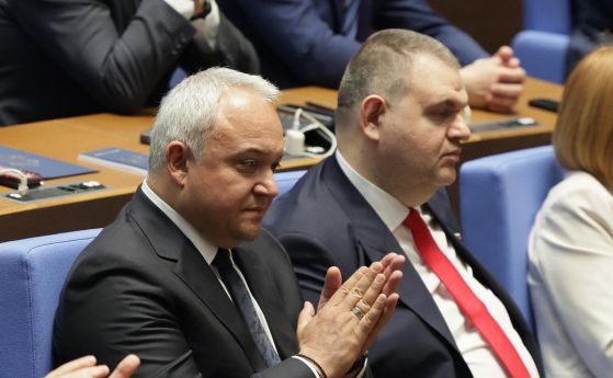 Иван Демерджиев и Делян Пеевски в парламента. БГНЕС/Антон Станков