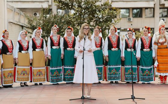 Министър Велислава Петрова на празника. Пресцентър МВнР