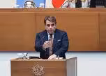 Асен Василев пак дойде с вратовръзка на пера по време на обсъждането на бюджета. БГНЕС/Стефан Василев