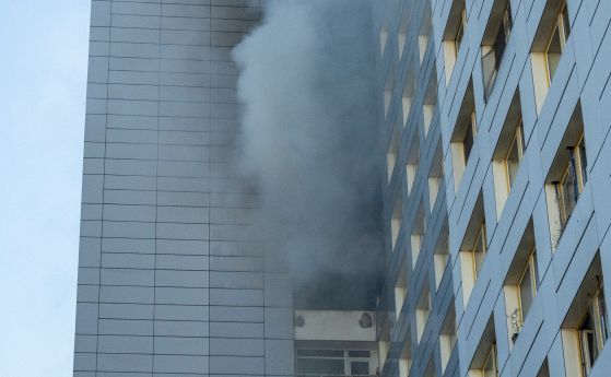 5-има ранени при пожар в 21-етажна сграда в Берлин. Единият от пострадалите скочил в коша на пожарна стълба