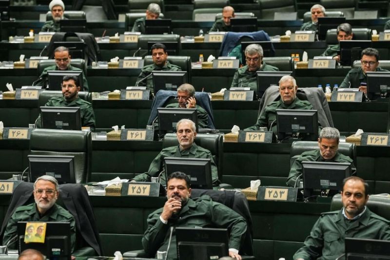Иранският парламент заседава, Х
