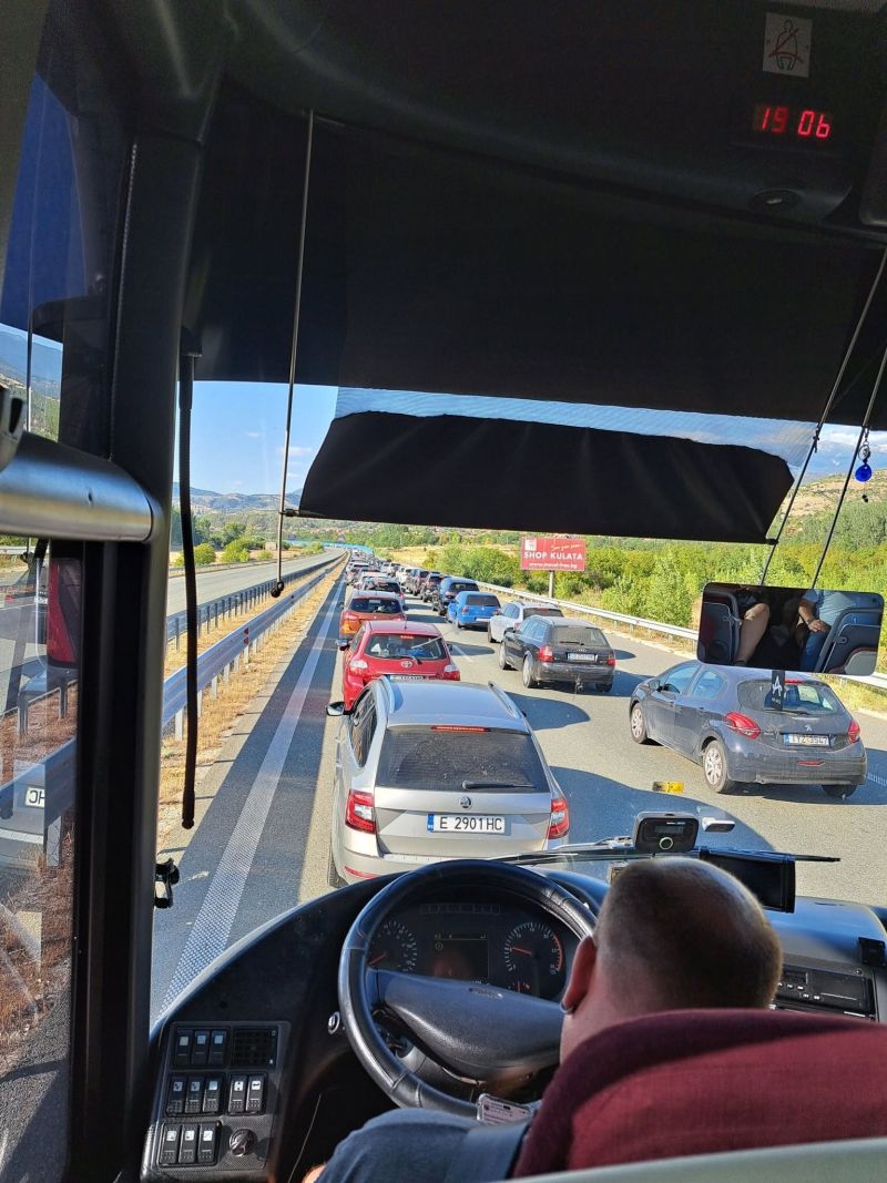 Снимката е направена в 18 часа на 16 август, задръстване