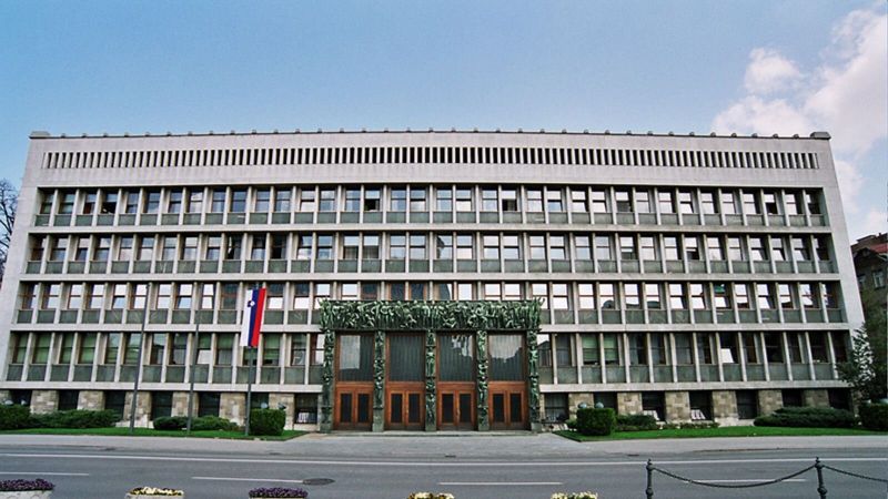 Словенският парламент, Wiki Images