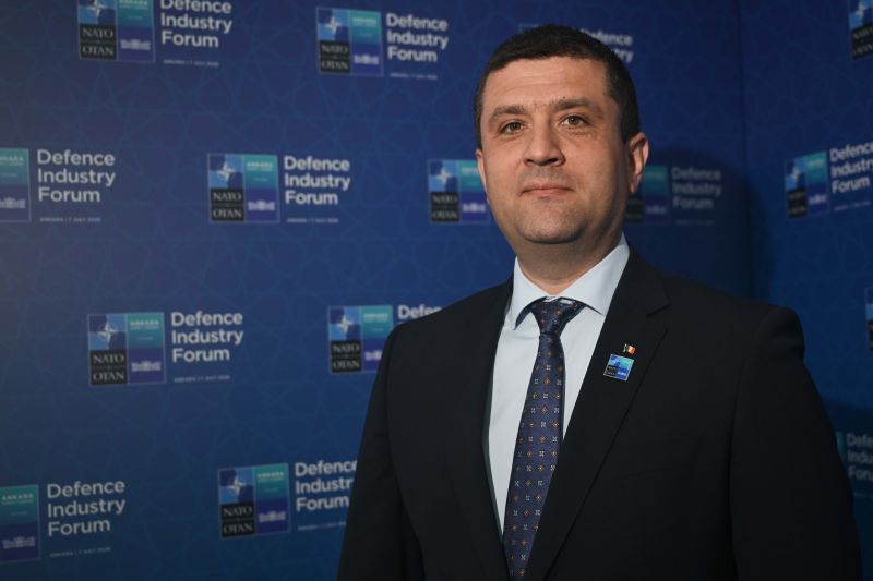 Румънският министър на отбраната Раду Мируца. 