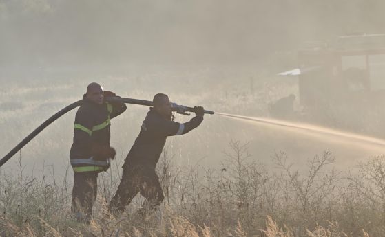 Горят 700 дка край Симеоновград