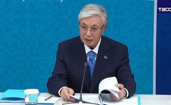 Управляващите в Казахстан печелят вота с огромно мнозинство