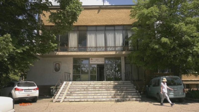 болница