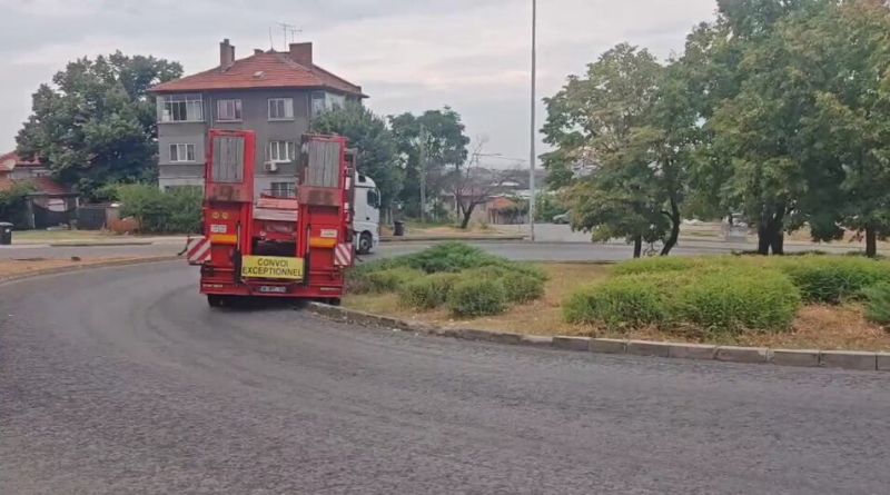 Автовоз се заклещи и блокира международния път София - Букурещ между Русе и Дунав мост