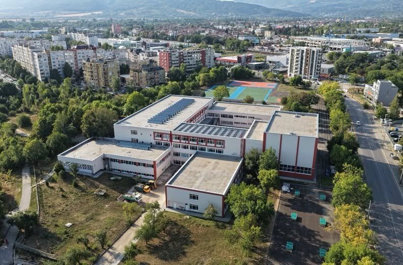 Обновеното училище