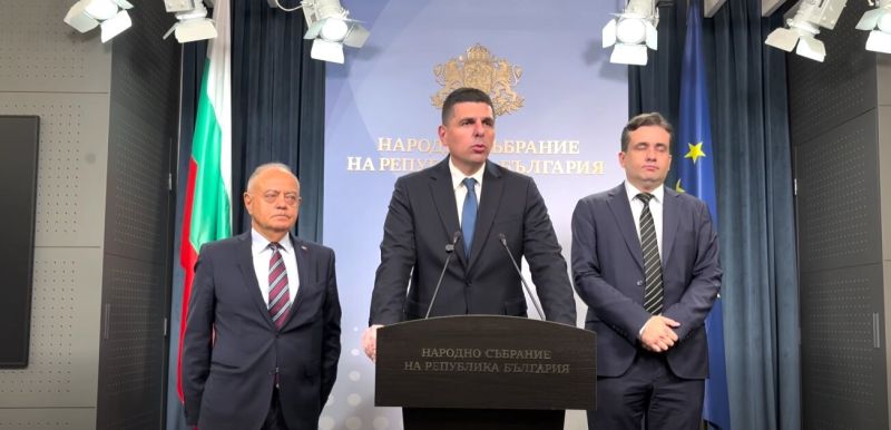 ДБ настоява Йотова да свика КСНС:  Време е да спрем да се навеждаме пред Путин и Русия